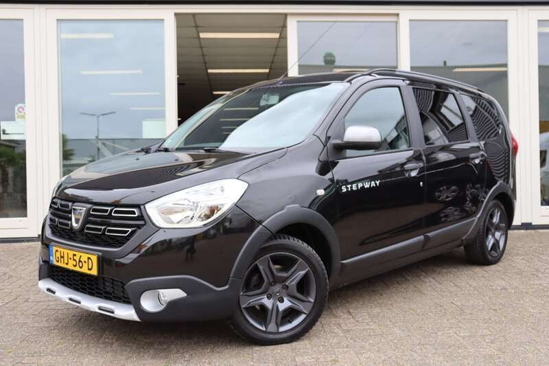 Zwart Gebruikt 2017 Dacia Lodgy Stepway MPV | € 13.500 (Iets duurder) - Afbeelding 1/4
