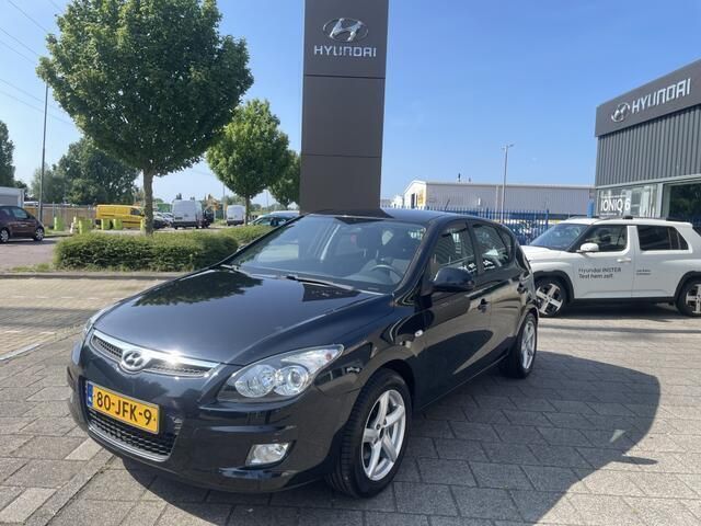 Zwart Gebruikt 2009 Hyundai i30 Dynamiq Hatchback | € 3.995 (Eerlijke prijs) - Afbeelding 1/4