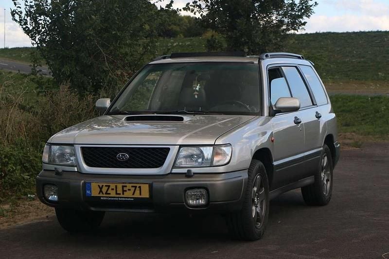 Zilver Gebruikt 1999 Subaru Forester SUV | € 3.000 (Eerlijke prijs) - Afbeelding 1/4