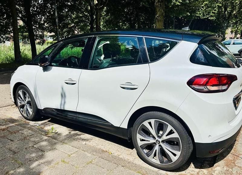 Wit Gebruikt 2017 Renault Scénic IV Bose Edition MPV | € 9.500 (Super prijs) - Afbeelding 1/4