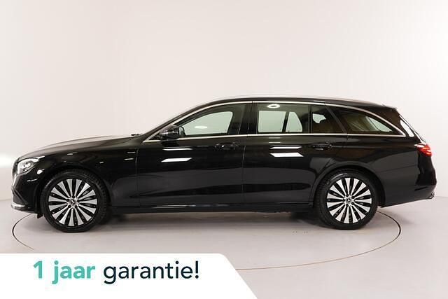 Zwart, metallic lak Gebruikt 2022 Mercedes E300 Stationwagen | € 37.950 (Super prijs) - Afbeelding 1/4