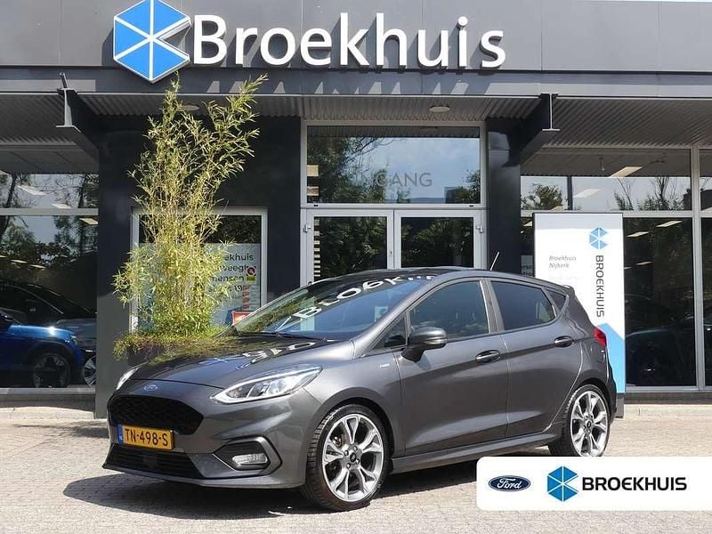 Grijs, metallic lak Gebruikt 2018 Ford Fiesta ST-Line Hatchback | € 11.400 (Eerlijke prijs) - Afbeelding 1/4