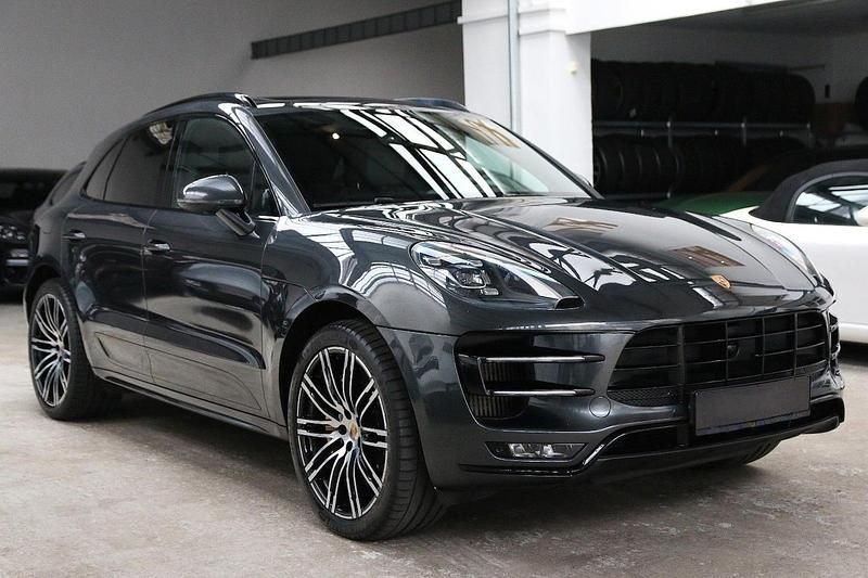 Grijs (metallic) Gebruikt 2017 Porsche Macan Turbo Performance Package SUV | € 49.900 - Afbeelding 1/4