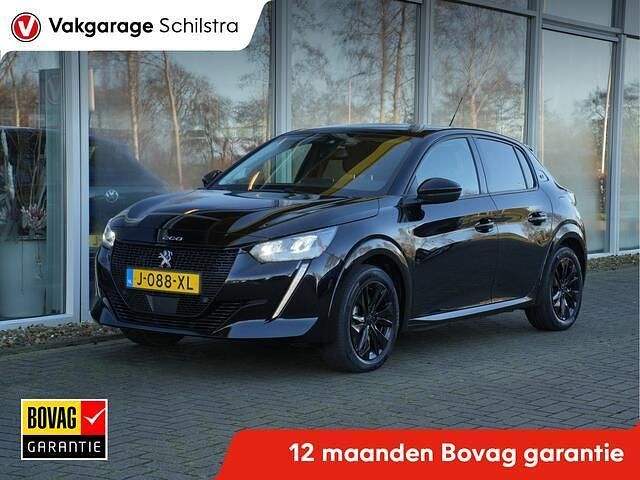 Zwart (metallic) Occasion 2020 Peugeot e-208 Allure Hatchback | € 14.750 (Iets duurder) - Afbeelding 1/3