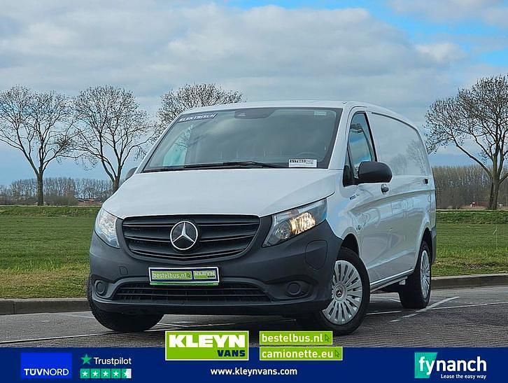 Wit Gebruikt 2022 Mercedes e-Vito MPV | € 21.900 - Afbeelding 1/4