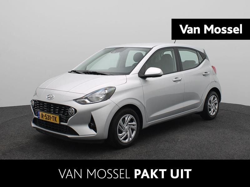 Grijs Gebruikt 2022 Hyundai i10 Comfort Hatchback | € 13.740 (Eerlijke prijs) - Afbeelding 1/4
