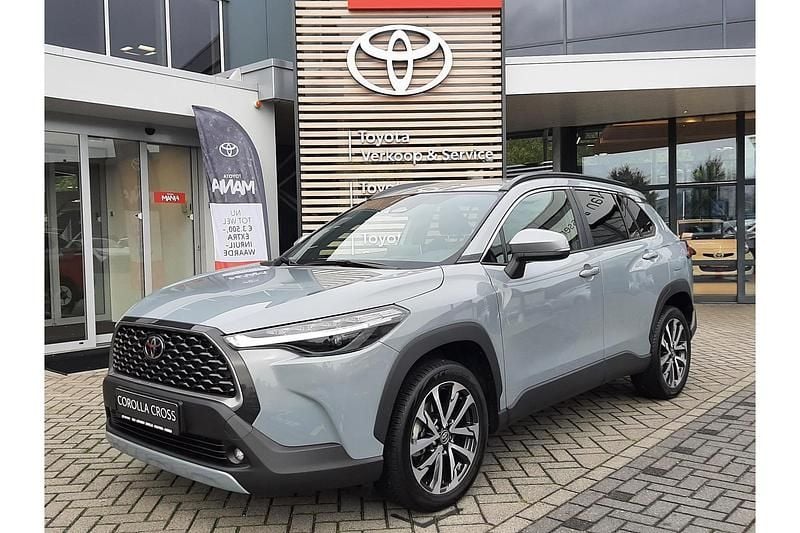 Grijs Gebruikt 2025 Toyota Corolla Cross Style SUV | € 37.999 (Eerlijke prijs) - Afbeelding 1/1
