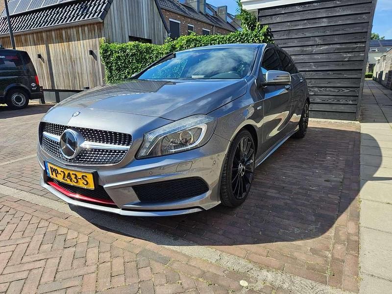 Grijs Gebruikt 2013 Mercedes A250 Ambition Hatchback | € 14.500 (Goede deal) - Afbeelding 1/4