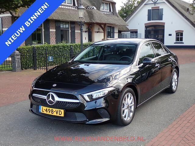 Zwart Gebruikt 2020 Mercedes A200 Sedan | € 22.750 (Goede deal) - Afbeelding 1/4