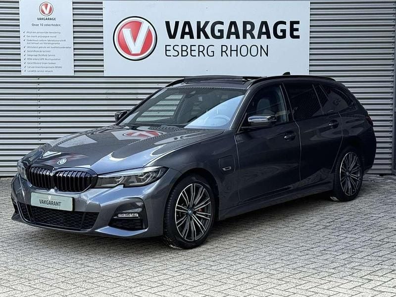 Grijs Gebruikt 2022 BMW 320e Stationwagen | € 32.950 (Eerlijke prijs) - Afbeelding 1/4