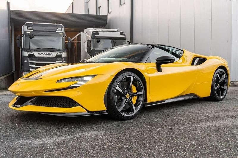 Geel Gebruikt 2022 Ferrari SF90 Coupé | € 449.950 - Afbeelding 1/4