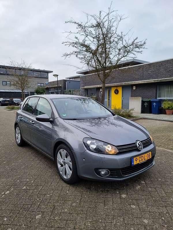 Grijs Gebruikt 2012 VW Golf VI Highline Hatchback | € 5.995 (Eerlijke prijs) - Afbeelding 1/4