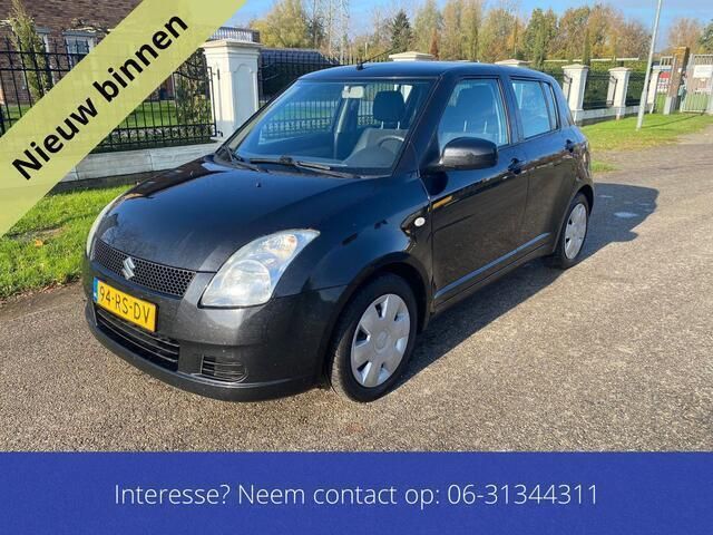 Zwart Gebruikt 2005 Suzuki Swift GLS Hatchback | € 2.299 (Iets duurder) - Afbeelding 1/4