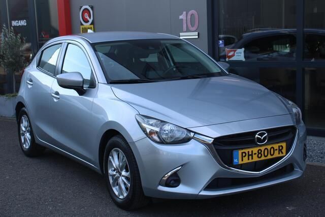 Grijs Gebruikt 2017 Mazda 2 Dynamic Hatchback | € 12.940 (Goede deal) - Afbeelding 1/4