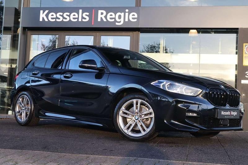 Zwart Gebruikt 2024 BMW 118 M Sport Hatchback | € 32.950 (Eerlijke prijs) - Afbeelding 1/4