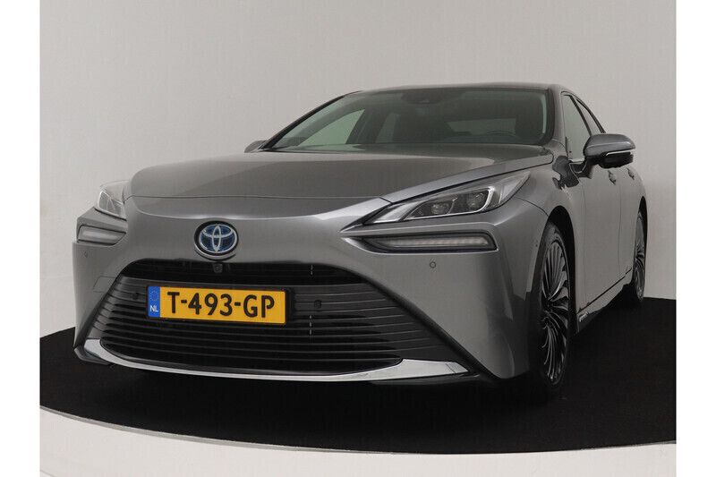 Grijs Gebruikt 2023 Toyota Mirai Sedan | € 46.945 - Afbeelding 1/1