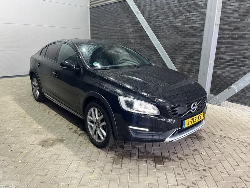 Zwart Gebruikt 2017 Volvo S60 CC Pro Sedan | € 25.900 - Afbeelding 1/1