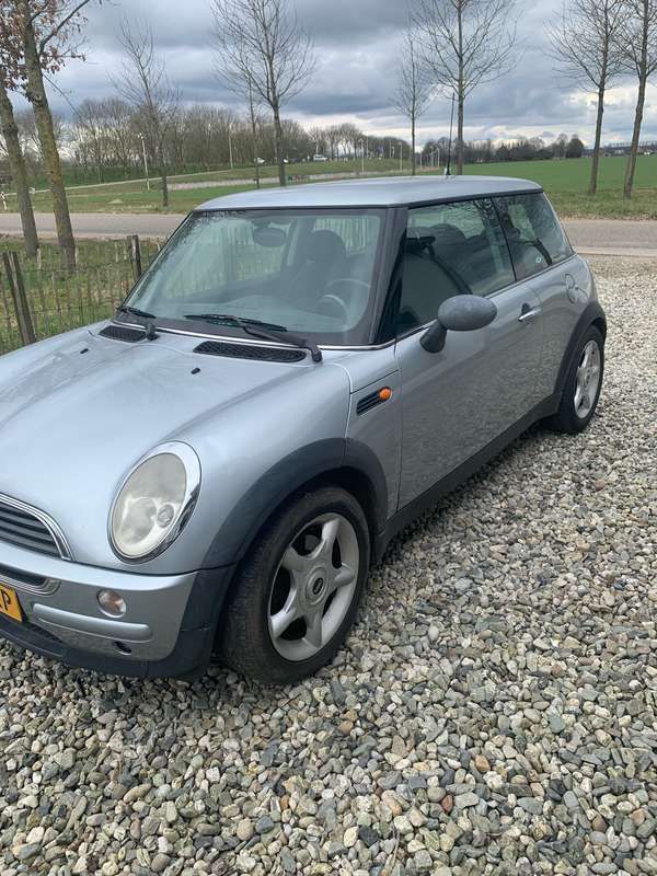 Grijs Gebruikt 2002 Mini Cooper Hatchback | € 900 - Afbeelding 1/4
