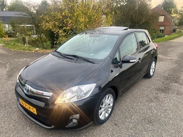 Occasion Toyota Auris 99 PK (72 kW) 2011 Zwart Hatchback