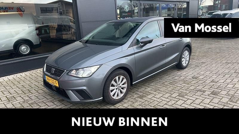 Grijs Gebruikt 2017 Seat Ibiza Business Hatchback | € 10.985 (Goede deal) - Afbeelding 1/4