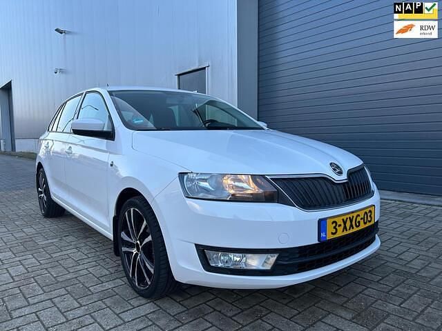 Wit Occasion 2014 Skoda Rapid Elegance Hatchback | € 4.599 (Eerlijke prijs) - Afbeelding 1/4
