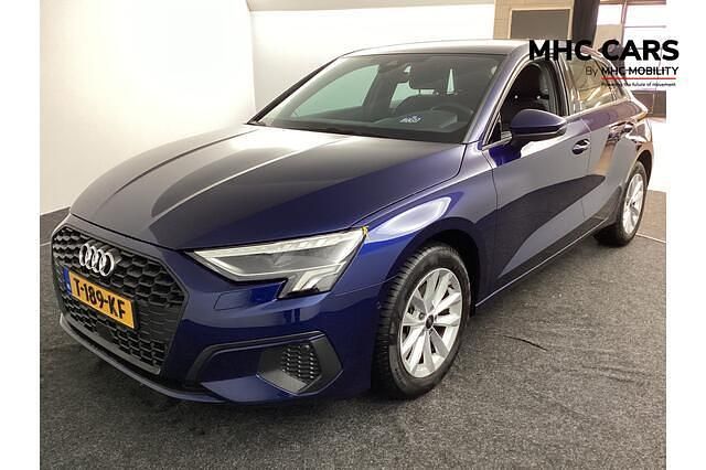 Blauw (metallic) Occasion 2023 Audi A3 Sportback Proline Hatchback | € 27.700 (Goede deal) - Afbeelding 1/4