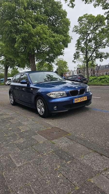 Blauw Gebruikt 2006 BMW 116 Hatchback | € 1.700 (Eerlijke prijs) - Afbeelding 1/4