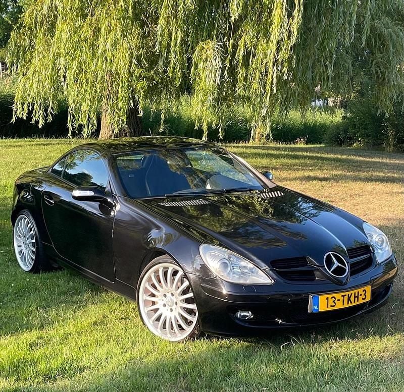 Zwart Occasion 2005 Mercedes SLK200 Cabriolet | € 8.250 (Eerlijke prijs) - Afbeelding 1/4