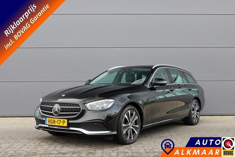 Zwart Gebruikt 2023 Mercedes E300 Avantgarde Stationwagen | € 47.900 (Super prijs) - Afbeelding 1/4