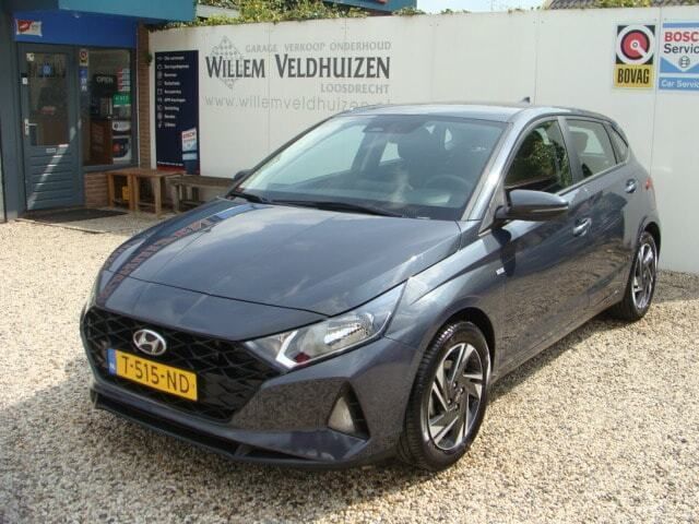Grijs Gebruikt 2023 Hyundai i20 Comfort Hatchback | € 15.980 (Goede deal) - Afbeelding 1/4