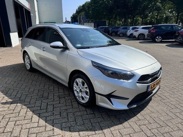 Grijs Gebruikt 2023 Kia Ceed Sportswagon Stationwagen | € 23.950 (Goede deal) - Afbeelding 1/4
