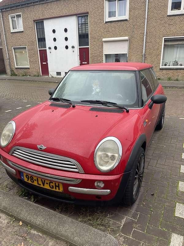 Rood Gebruikt 2003 Mini ONE Pepper Hatchback | € 950 (Goede deal) - Afbeelding 1/4