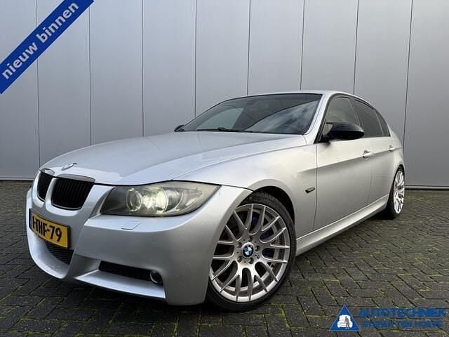 Grijs (metallic) Gebruikt 2008 BMW 335 Executive Sedan | € 14.450 (Eerlijke prijs) - Afbeelding 1/4