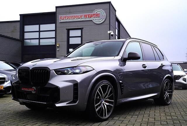 Grijs Occasion 2024 BMW X5 Comfort Edition SUV | € 89.995 (Goede deal) - Afbeelding 1/4