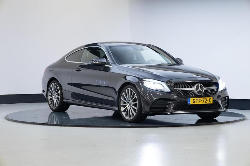 Grijs Gebruikt 2021 Mercedes C200 Premium Coupé | € 35.945 - Afbeelding 1/4