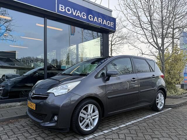 Occasion Toyota Verso-S 99 PK (72 kW) 2012 Grijs MPV
