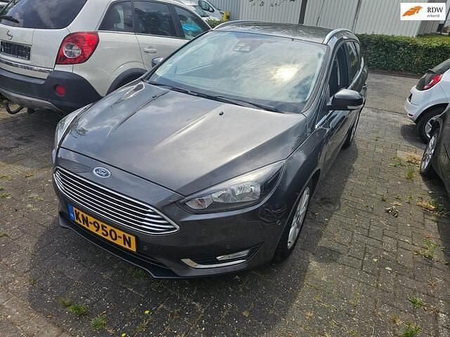 Grijs Gebruikt 2016 Ford Focus Titanium Stationwagen | € 3.495 (Super prijs) - Afbeelding 1/4