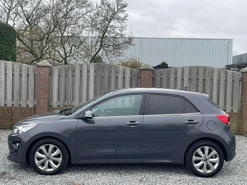 Occasion Kia Rio 101 PK (74 kW) 2023 Grijs (metallic) Hatchback