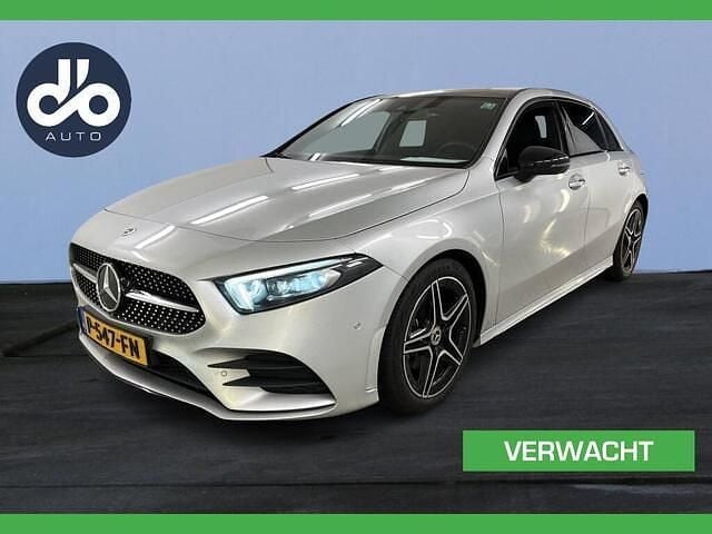 Grijs Gebruikt 2022 Mercedes A200 Business Hatchback | € 26.934 (Eerlijke prijs) - Afbeelding 1/4