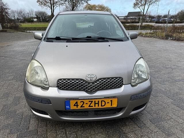 Occasion Toyota Yaris Terra 65 PK (47 kW) 2003 Grijs Hatchback