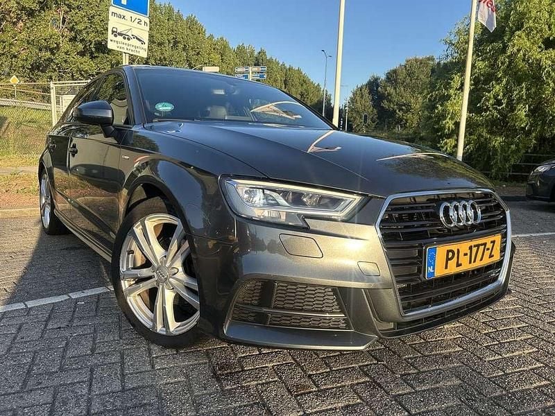 Grijs Gebruikt 2017 Audi A3 S-Line Hatchback | € 19.500 (Iets duurder) - Afbeelding 1/4