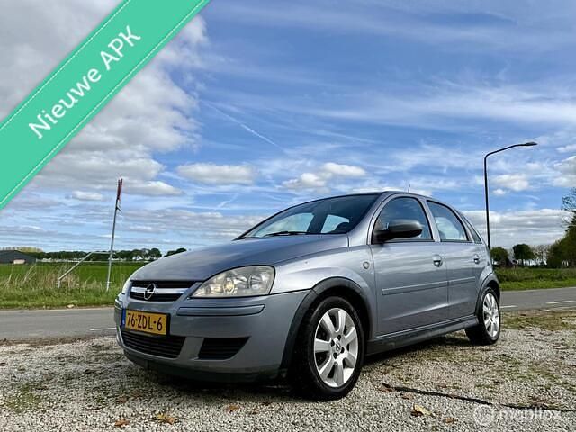 Grijs Gebruikt 2006 Opel Corsa Hatchback | € 1.750 (Eerlijke prijs) - Afbeelding 1/4