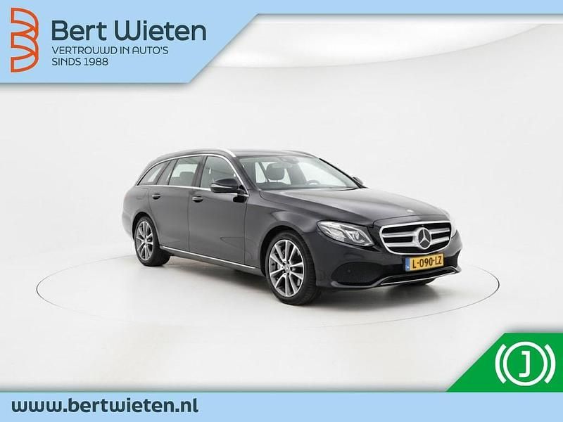 Zwart Occasion 2017 Mercedes E400 Premium Plus Stationwagen | € 27.995 (Goede deal) - Afbeelding 1/3