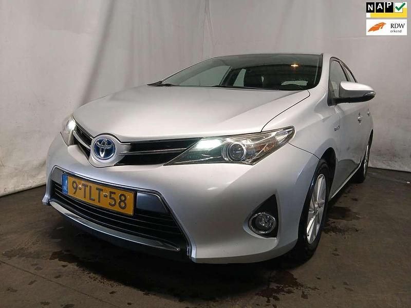 Grijs Gebruikt 2014 Toyota Auris Hybrid Hatchback | € 5.995 - Afbeelding 1/4