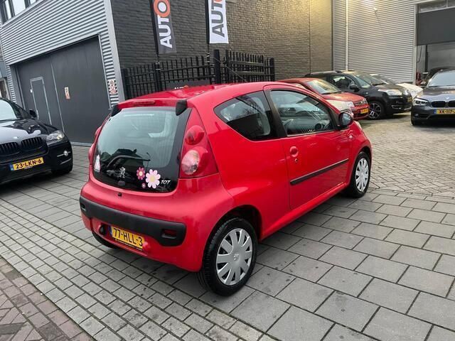 Occasion Peugeot 107 68 PK (50 kW) 2009 Rood, metallic lak Hatchback