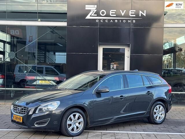 Grijs (metallic) Gebruikt 2013 Volvo V60 Summum Stationwagen | € 12.995 - Afbeelding 1/4