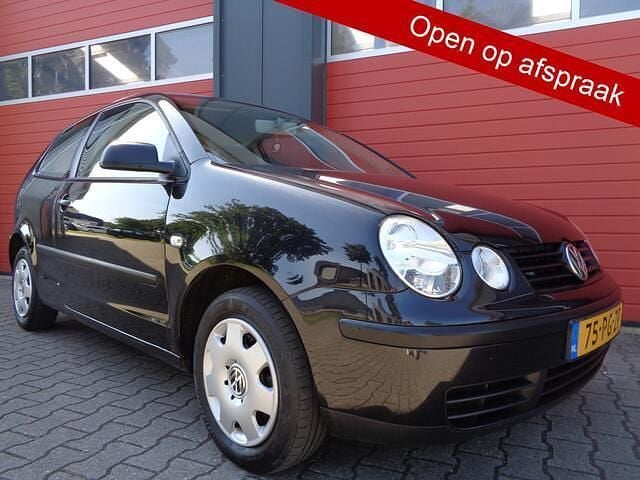 Zwart Gebruikt 2004 VW Polo Hatchback | € 2.450 (Eerlijke prijs) - Afbeelding 1/4