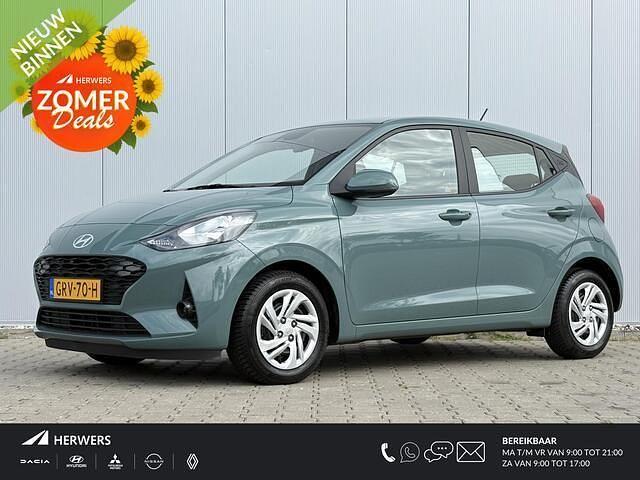 Mangrove green mica (mg2) Gebruikt 2024 Hyundai i10 Comfort Hatchback | € 18.935 (Iets duurder) - Afbeelding 1/4