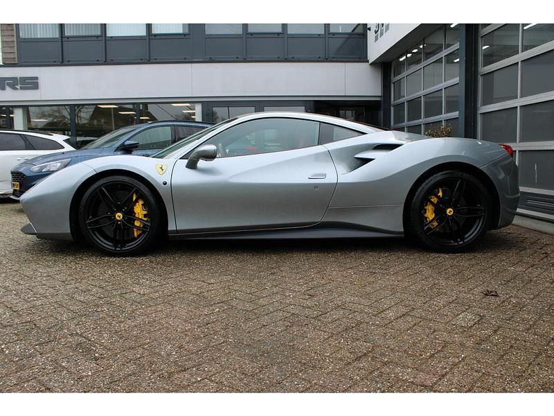 Occasion Ferrari 488 673 PK (494 kW) 2018 Grijs Coupé