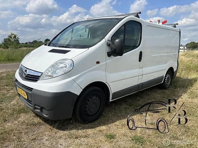 Wit Gebruikt 2010 Opel Vivaro MPV | € 2.499 (Goede deal) - Afbeelding 1/4